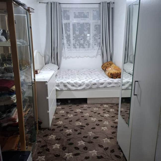 Double room to let in a family house in Little ilf Main Photo