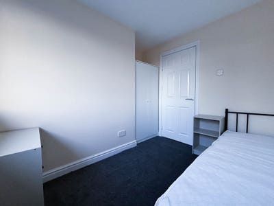 Modern Room to Rent in Prime Location M40  Main Photo