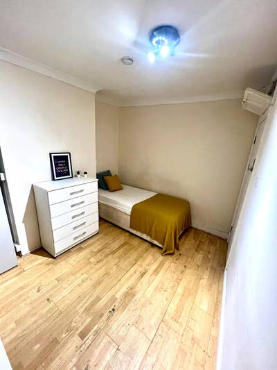 Single Room Next to Mcdonald Neasden@ Main Photo