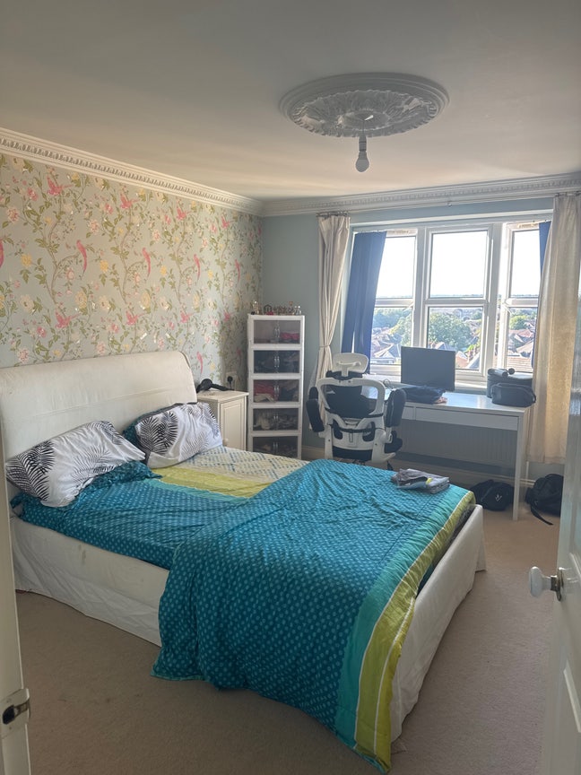 A Spacious Double Ensuite Room To-Let Main Photo