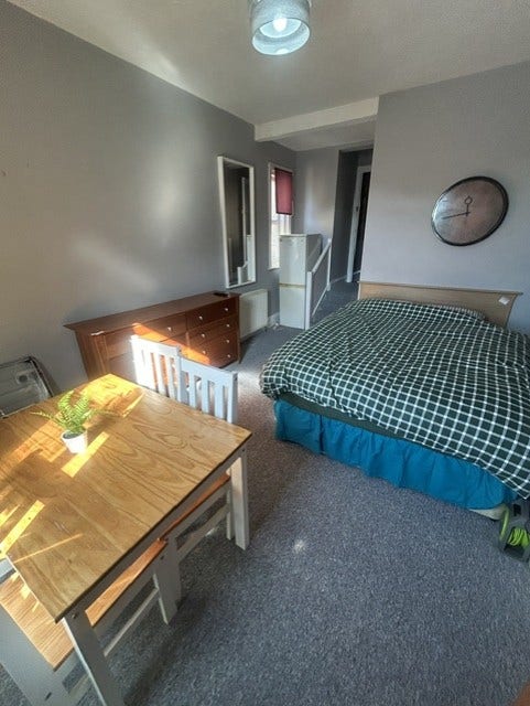 Very Large Double Room Up Past Asda  Main Photo