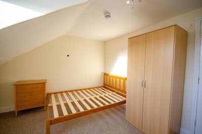 Room in Quiet, Mature Vegetarian House Share (Cent Main Photo