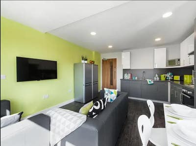 En-suite Room available for students  Main Photo