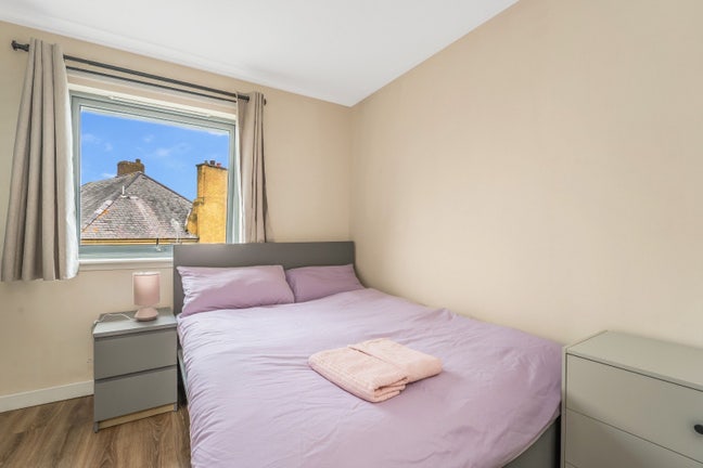Furnished Room Available in Friendly Shared Flat Main Photo