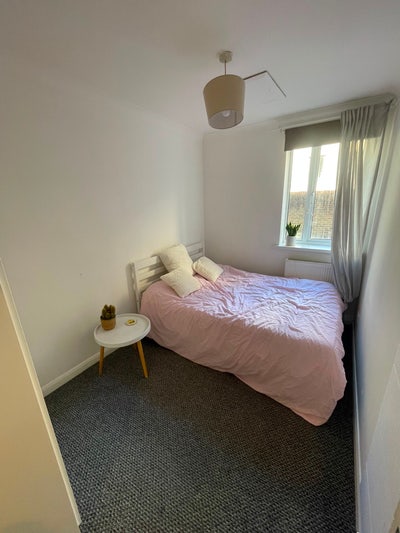 Double bedroom in spacious flat in West Ealing Main Photo