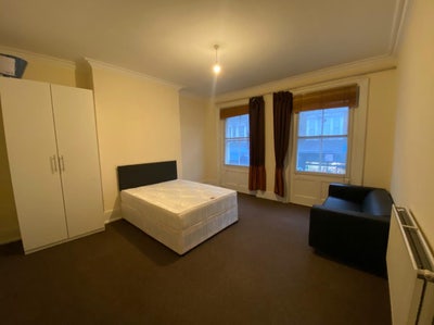 Perfectly Located Double Room  Main Photo