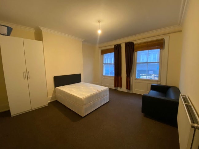 Perfectly Located Double Room  Main Photo