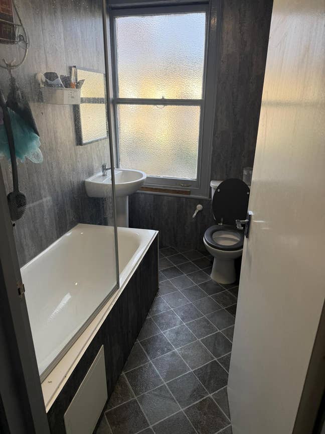 Looking for a flatmate Main Photo
