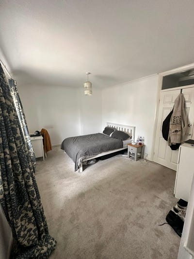 Large Double Room Walking Distance to Qe Hospital Main Photo