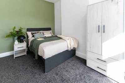 Spacious Double Room | Bills Included | Wigan Main Photo