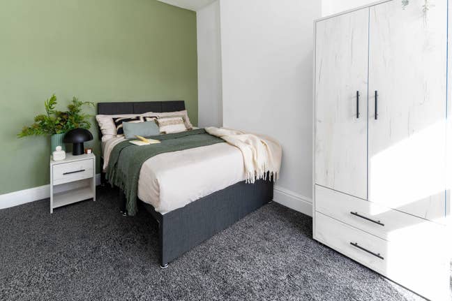 Spacious Double Room | Bills Included | Wigan Main Photo
