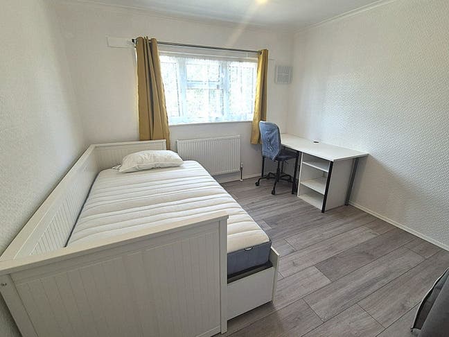 Large Double Rooms | 3-Person House Share Main Photo