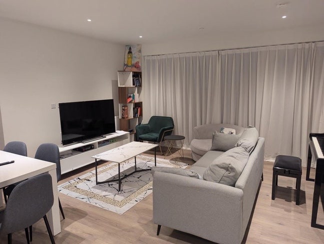 Double bedroom, own bath, gym+ Spa facilities  Main Photo