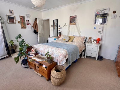 Large double room available in Totterdown Main Photo