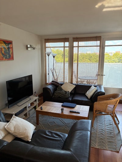 Great Master bedroom coming available in angel Main Photo