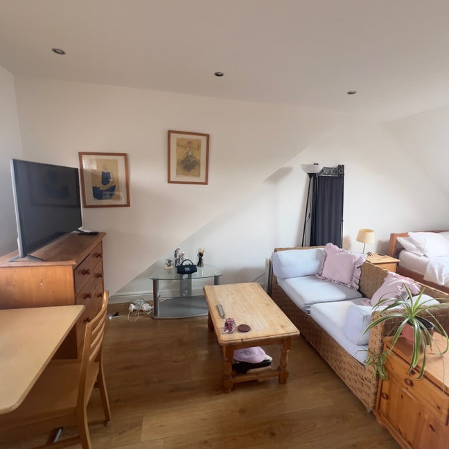 Studio Flat Main Photo