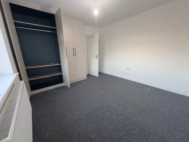 Large double room available.  Main Photo