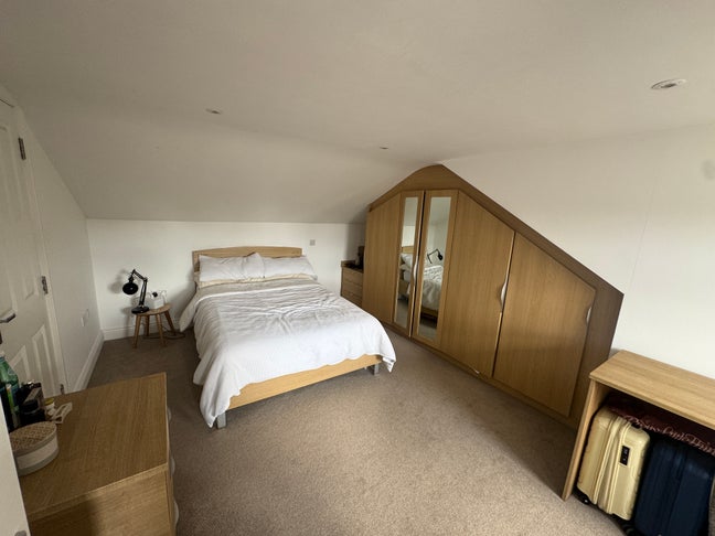 2 Rooms Available – Lovely E&C House Main Photo