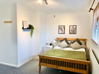 Double Room | Shared Lounge | Weekly Cleaner Main Photo