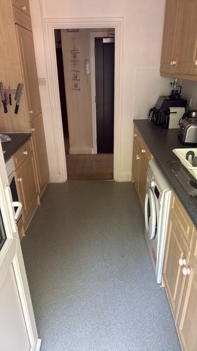Double room for rent in E11 Main Photo