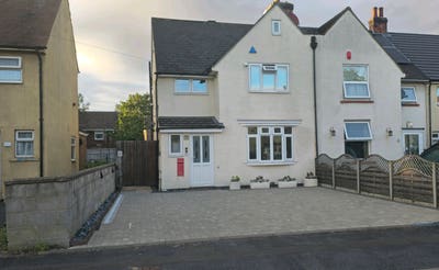15 x 12 room Available 17th August Main Photo