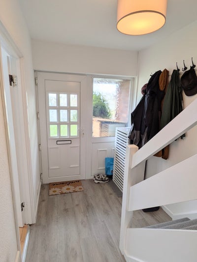Spacious room available in well-equipped house Main Photo
