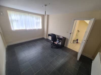 Modern House Share Newly Refurbished  Main Photo
