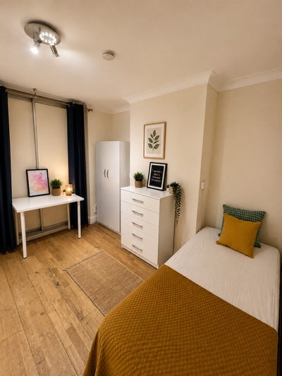 Super Cheap Double Room as Single Use  Main Photo