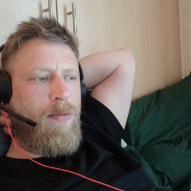 Chill, tidy flatmate seeking room or buddy-up  Main Photo