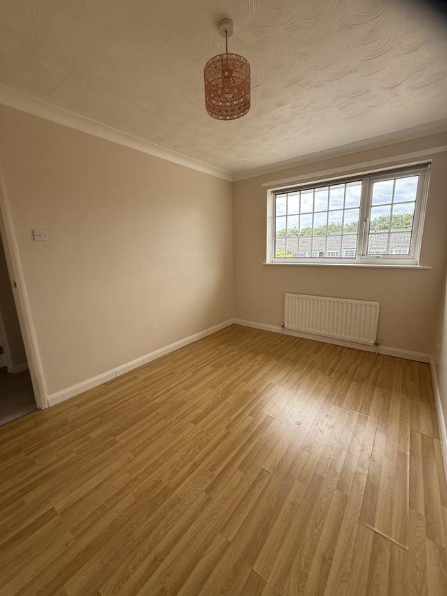 2 double bedrooms available in a lovely house Main Photo