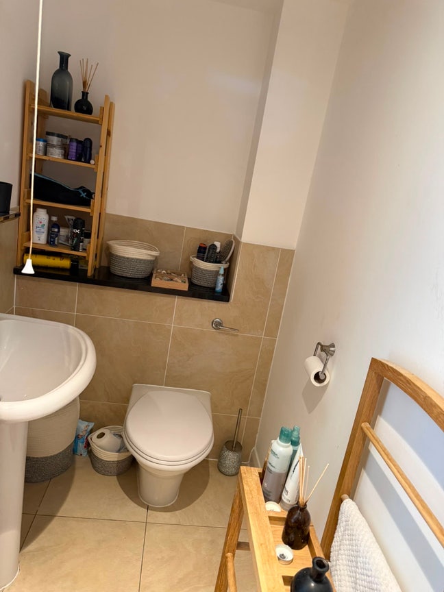 Looking for a Flatmate Main Photo
