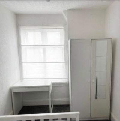 Bright, furnished room available  Main Photo