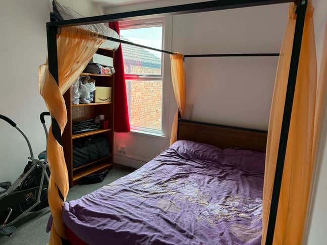 Two spacious double bedrooms in Victorian Property Main Photo