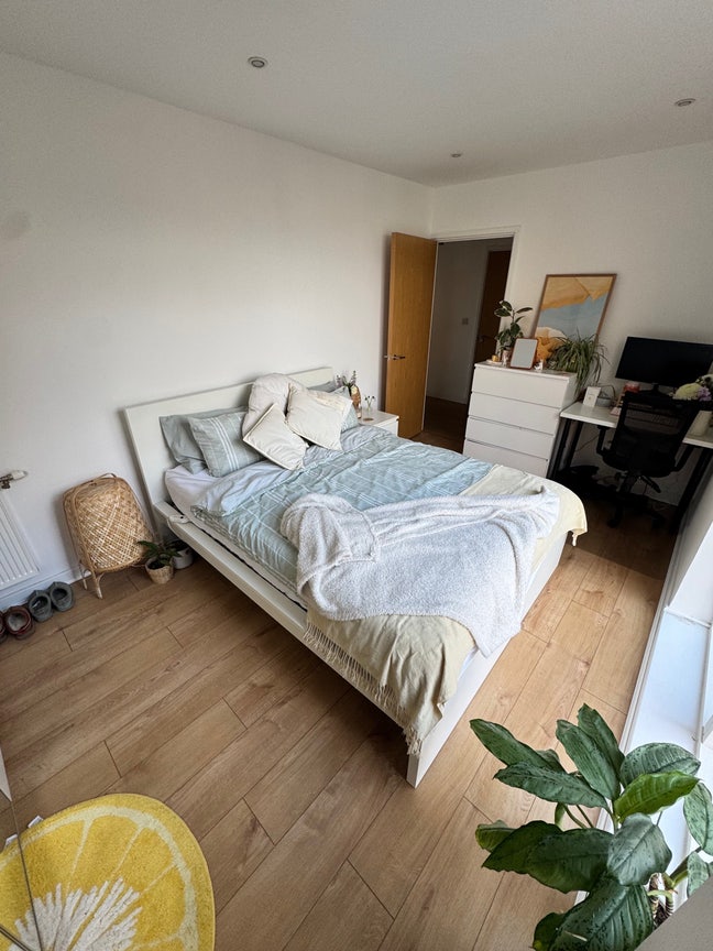 Double Room with own Bathroom - Clapham South Main Photo