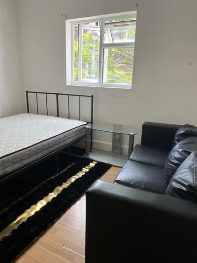  Double Room Available – Edmonton (N9 9SW) Main Photo