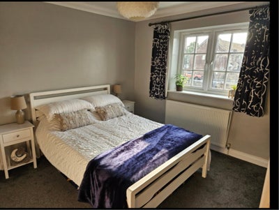 Double ensuite available in quiet village location Main Photo