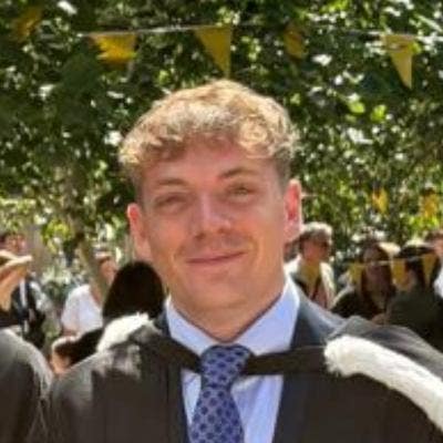 Professional Male seeks a single or double room Main Photo
