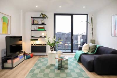 A room available in a 2 bed apartment Main Photo
