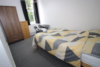 One room available in All Inclusive Student House  Main Photo