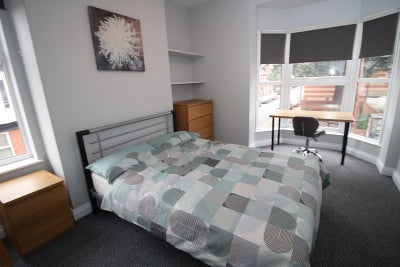 *Join This Great 6 Bed House Share off High Street Main Photo