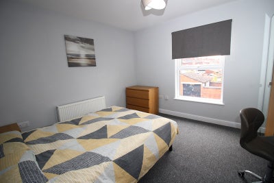 *Join This Great 6 Bed House Share off High Street Main Photo