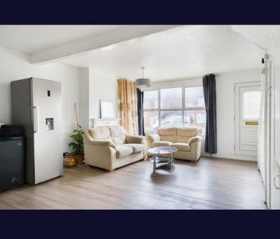 Spacious Double Room for Rent – Available Now Main Photo