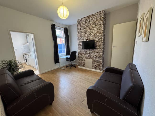 🏡Beautiful Rooms + Garden • Bills Incl • LE2 Main Photo