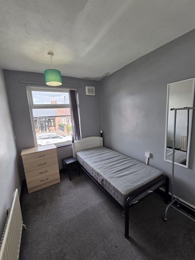 Single Room available with bills included in NE5 Main Photo