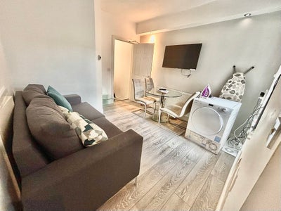 🏡Fully Furnished Rooms Available – 4-Bed HMO 🏡 Main Photo