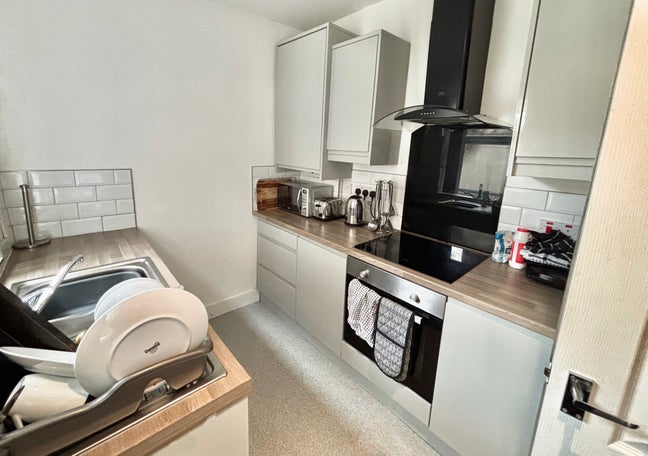 🏡Fully Furnished Rooms Available – 4-Bed HMO 🏡 Main Photo