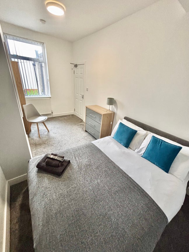 🏡Fully Furnished Rooms Available – 4-Bed HMO 🏡 Main Photo