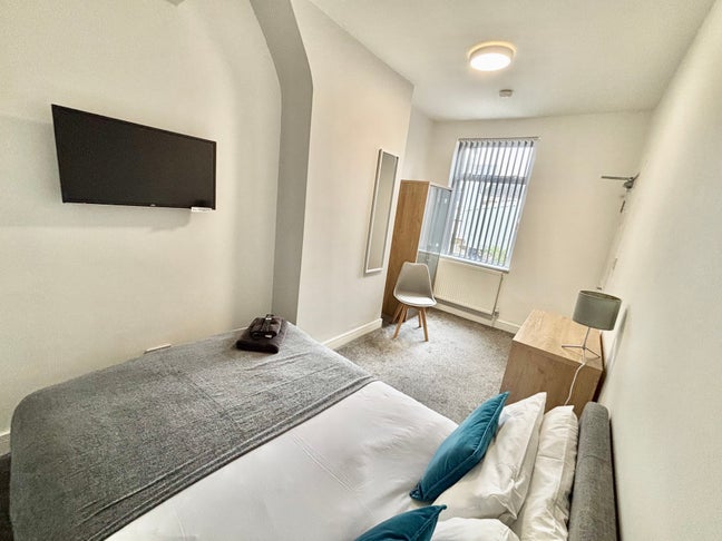 🏡Fully Furnished Rooms Available – 4-Bed HMO 🏡 Main Photo
