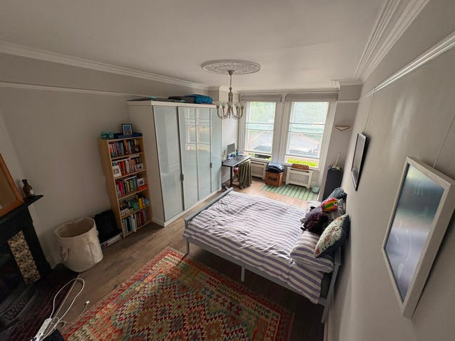 Huge 230 sq ft D'bl Room in Chiswick Mansion Block Main Photo