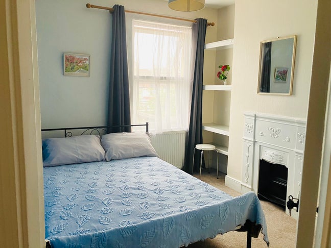 Bright Double Room, 5 Min to Tube, Includes Bills! Main Photo